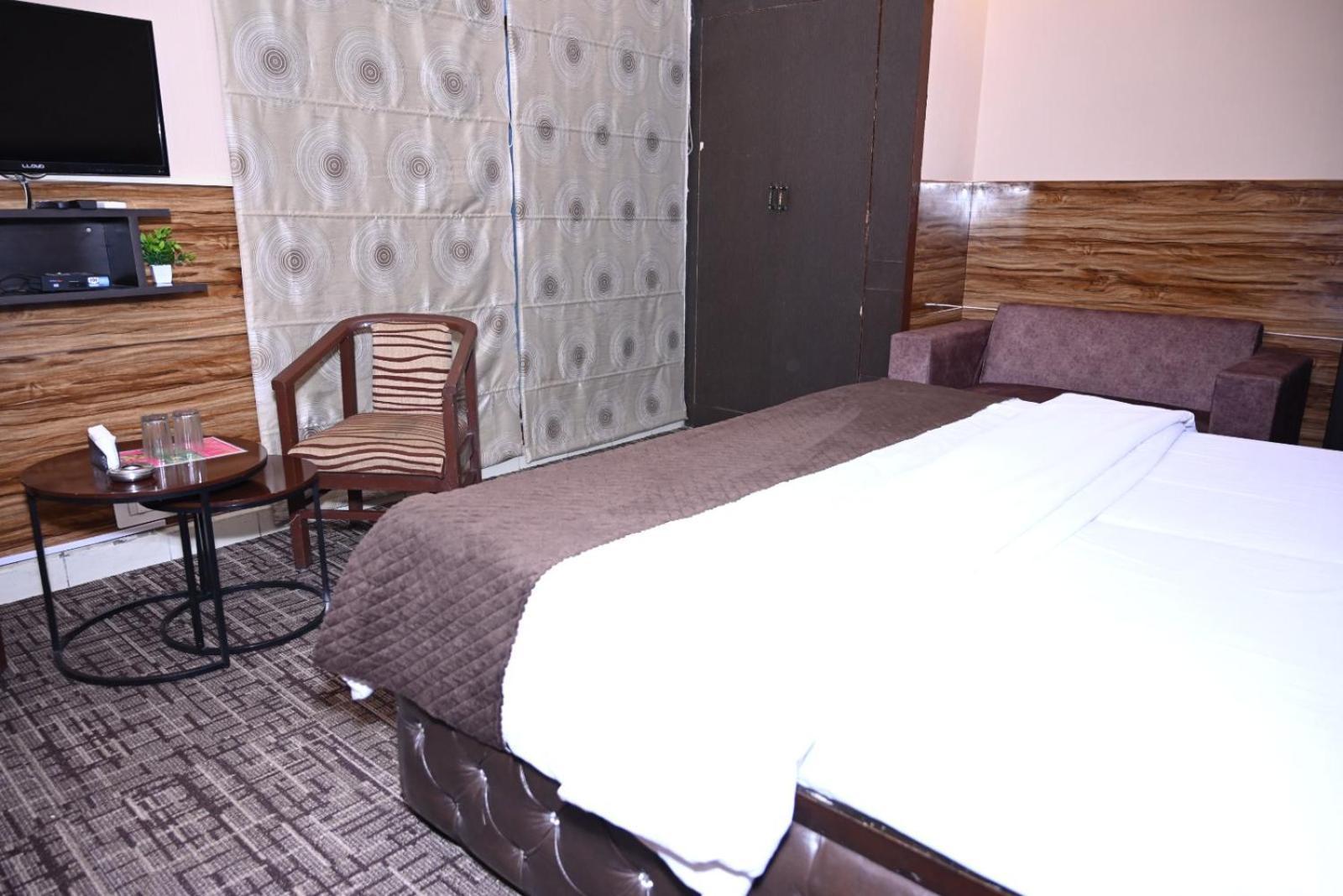Hotel Kuber Rai Экстерьер фото